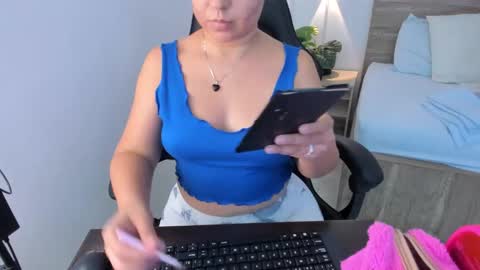 Iza online show from 01.23.25