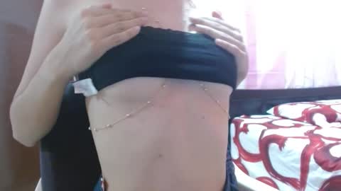 Snapshot of izy_bell chatting on 11.20.25 Izzyy online show from 11.20.25