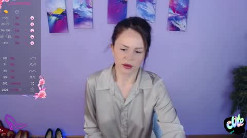 Queen of nylon  Victoria online show from 12.05.24