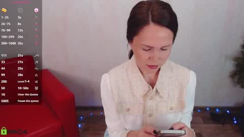 Queen of nylon  Victoria online show from 12.22.25