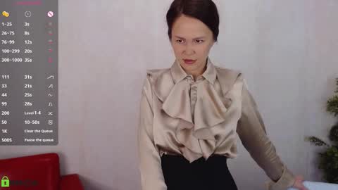 Queen of nylon  Victoria online show from 01.11.26