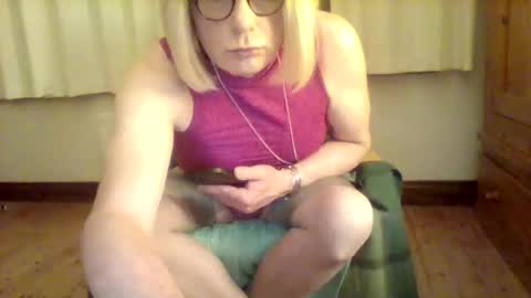 Snapshot of izzy_mchoney chatting on 05.16.26 izzy_mchoney online show from 05.16.26