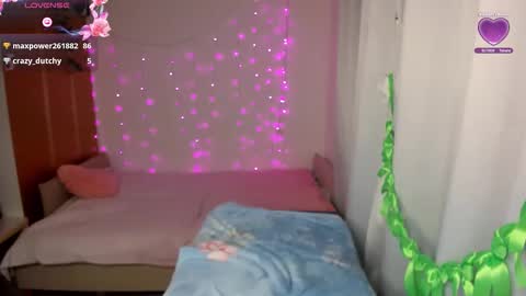 Snapshot of izzyholly chatting on 04.23.26 K A T E I have great pvt hot shows with dildos shows in pantyhose I love to squirt fabulously online show from 04.23.26