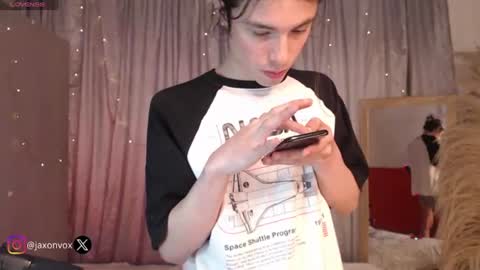 Snapshot of j_a_x_x_x_o_n chatting on 07.30.26 Hey im Jaxxxon check my info online show from 07.30.26