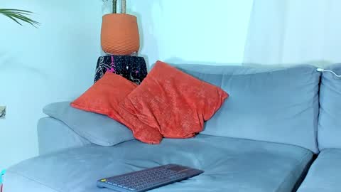 Calix  Independient model Insta and twt Calixsnake online show from 12.12.24