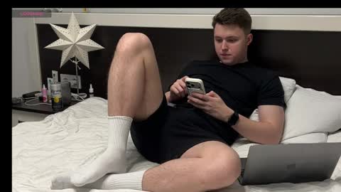 Snapshot of j_lyle_x chatting on 05.06.26 j_lyle_x online show from 05.06.26