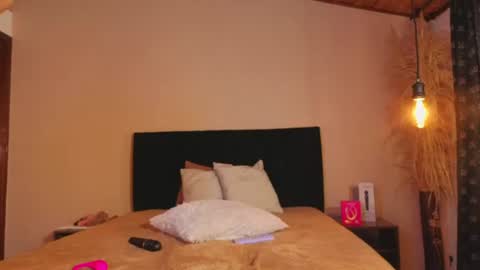 Snapshot of jackiie_ chatting on 06.19.26 jackiie_ online show from 06.19.26