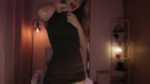 Linda Sofia help me get to 100 thumbs up online show from 02.14.26