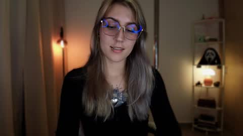 Linda Sofia help me get to 100 thumbs up online show from 04.05.26