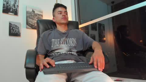 Snapshot of jacobstones_ chatting on 01.22.25 JACOB STONES online show from 01.22.25