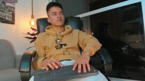 Snapshot of jacobstones_ chatting on 02.11.25 JACOB STONES online show from 02.11.25