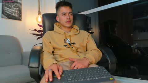 Snapshot of jacobstones_ chatting on 02.11.25 JACOB STONES online show from 02.11.25