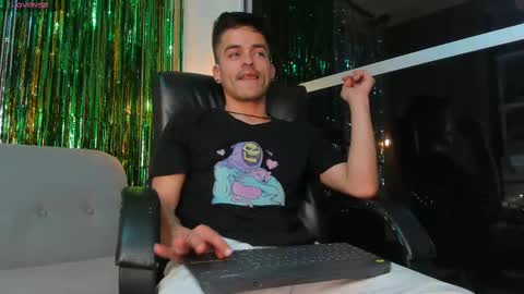 Snapshot of jacobstones_ chatting on 03.10.25 JACOB STONES online show from 03.10.25