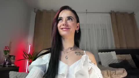 Jacqueline online show from 03.04.26