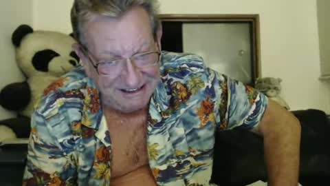 Snapshot of jacques_de_france chatting on 12.22.24 Jacques online show from 12.22.24