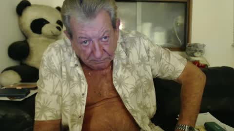 Snapshot of jacques_de_france chatting on 02.15.25 Jacques online show from 02.15.25
