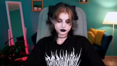 Snapshot of jade_castle chatting on 02.19.25 jade_castle online show from 02.19.25