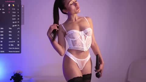 Jade Paris online show from 11.02.25