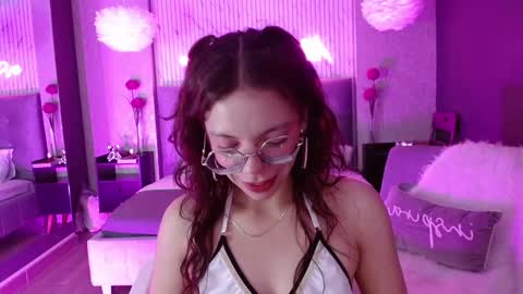Snapshot of jade_storm_ chatting on 10.01.25 JADE online show from 10.01.25