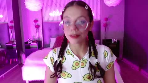Snapshot of jade_storm_ chatting on 10.04.25 JADE online show from 10.04.25