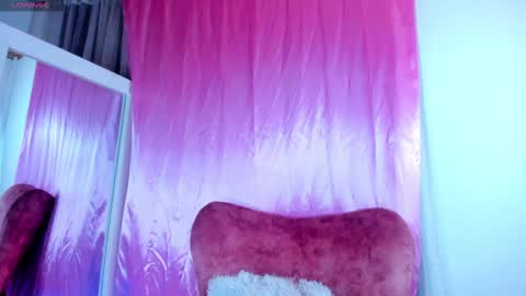 Snapshot of jade_white_ chatting on 01.29.25 jade white online show from 01.29.25