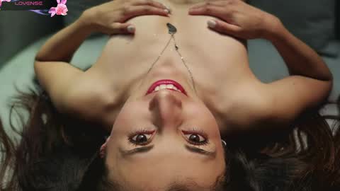 Snapshot of jade_white_ chatting on 03.10.25 jade white online show from 03.10.25