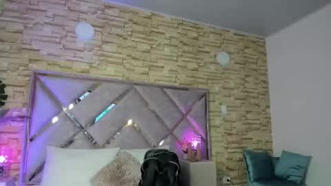 Snapshot of jade_white_ chatting on 09.16.25 jade white online show from 09.16.25