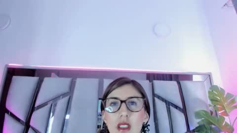 Snapshot of jade_white_ chatting on 11.26.25 jade white online show from 11.26.25