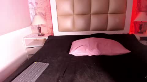 Snapshot of jadeestudios chatting on 02.24.25 jadeestudios online show from 02.24.25