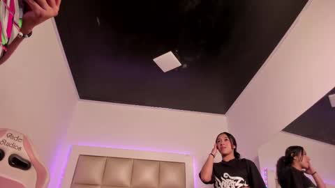 Snapshot of jadeestudios chatting on 09.16.25 jadeestudios online show from 09.16.25