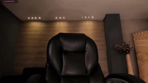 JADE EVANS online show from 03.11.25