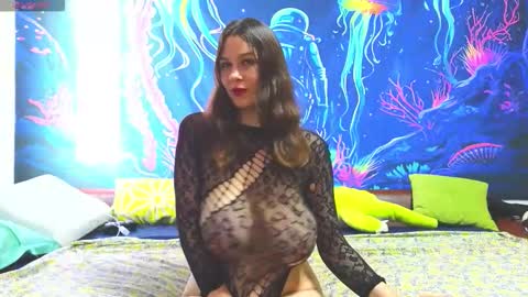 Snapshot of jadelin_min chatting on 11.21.25 Jadelin Min online show from 11.21.25