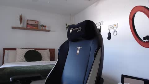 Jade Love online show from 01.27.25