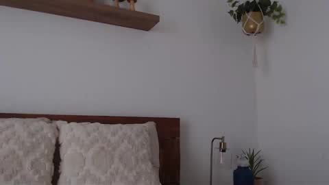 Jade Love online show from 02.12.25