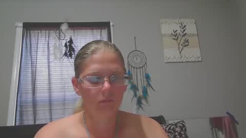 Snapshot of jadeluv chatting on 10.04.25 JadeLuv online show from 10.04.25