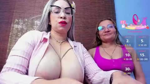 Snapshot of jademooms chatting on 10.26.25 JADEMOOMS online show from 10.26.25