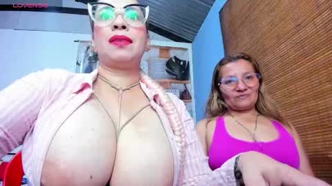 Snapshot of jademooms chatting on 11.08.25 JADEMOOMS online show from 11.08.25