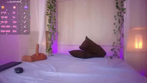 Snapshot of jademuller_ chatting on 09.09.25 JADE online show from 09.09.25