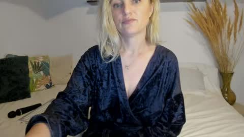 elena online show from 04.17.26