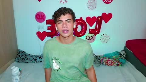 Snapshot of jaedasky_ chatting on 02.19.25 javi15 online show from 02.19.25