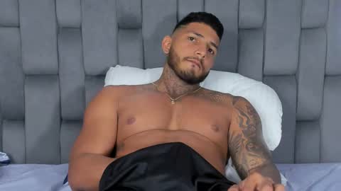 my name is sebas If you come here dont hesitate to say hello Im a guy who really likes having conversations and having hot online show from 02.15.25