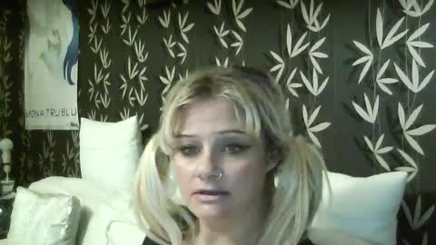 Snapshot of jakkilouise chatting on 06.18.26 JAKKI LOUISE pornstar online show from 06.18.26