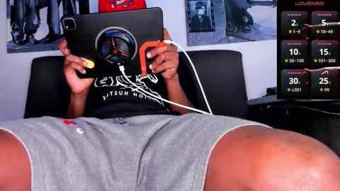 Snapshot of jamal_boseman chatting on 11.29.25 Jamal online show from 11.29.25