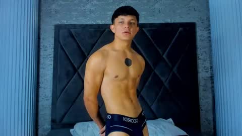 Snapshot of jamesgolden_ chatting on 03.03.25 jamesgolden_ online show from 03.03.25