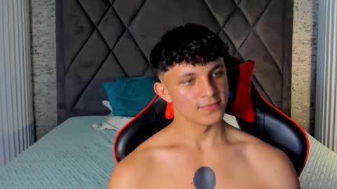 Snapshot of jamesgolden_ chatting on 03.12.25 jamesgolden_ online show from 03.12.25