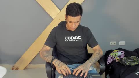 Snapshot of jamesinked_ chatting on 12.04.24 Jamesinked  online show from 12.04.24
