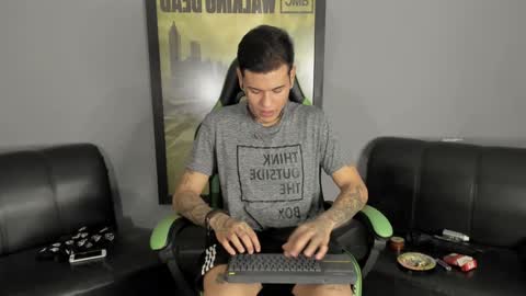 Snapshot of jamesinked_ chatting on 12.08.24 Jamesinked  online show from 12.08.24