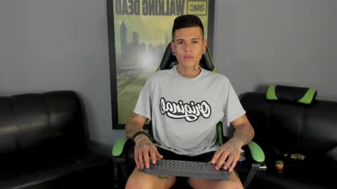 Snapshot of jamesinked_ chatting on 12.28.24 Jamesinked  online show from 12.28.24