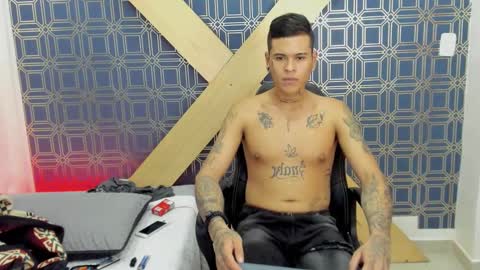 Snapshot of jamesinked_ chatting on 01.02.25 Jamesinked  online show from 01.02.25