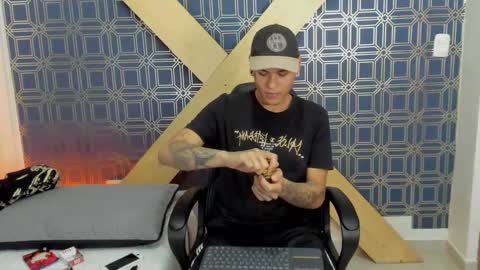 Snapshot of jamesinked_ chatting on 01.09.25 Jamesinked  online show from 01.09.25